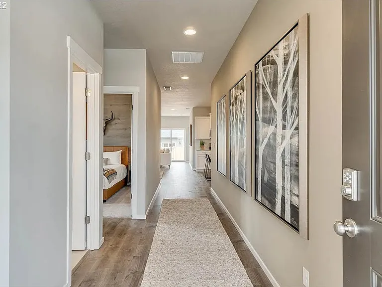 4769 Breitenbush Ave NE — Photo 3