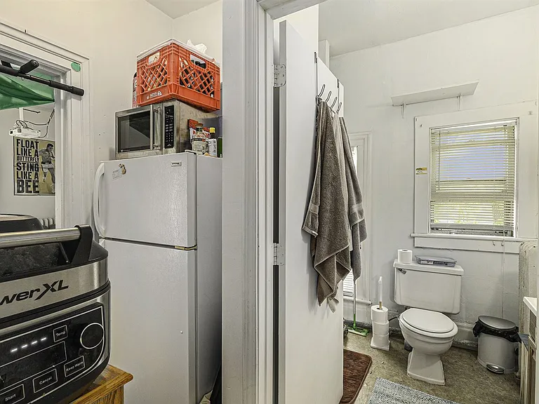 410 N State St — Photo 13
