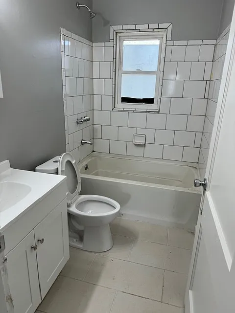 3 bed, 1.5 bath, 696 sqft, $1,350 — Photo 2