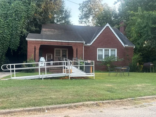733 College St, Roanoke, AL 36274