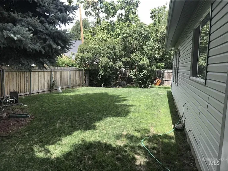 2233 S Euclid Ave — Photo 4