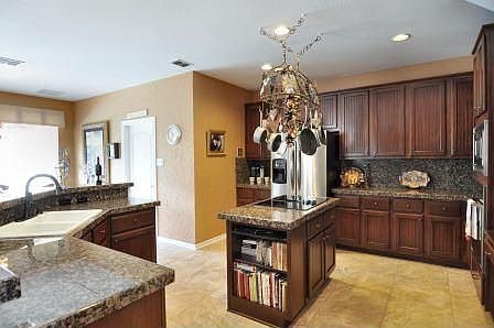 5th image of 4584 Hinton Dr