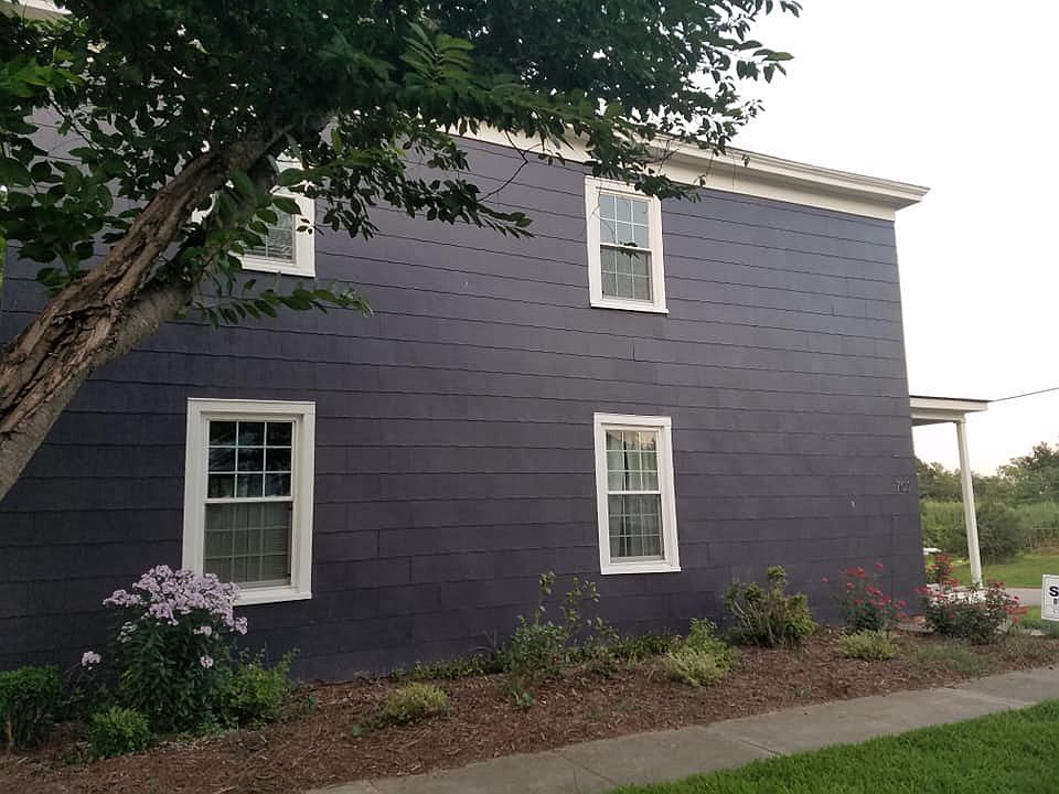 2nd image of 702 Lee St