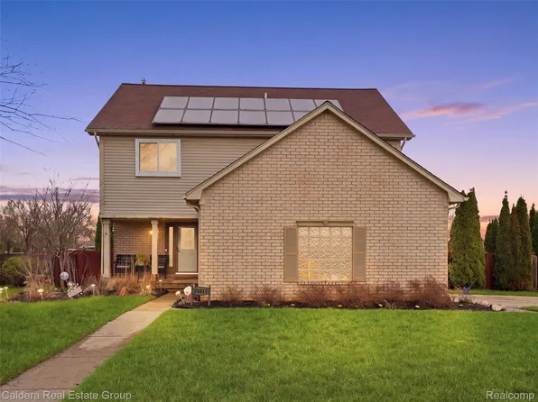 29011 Oakmont Dr, Chesterfield, MI 48051