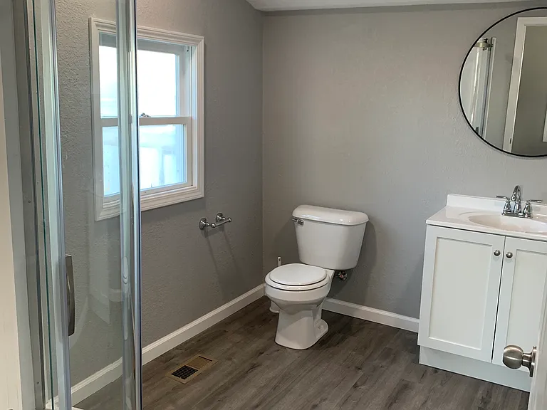 140 N Oak St — Photo 6