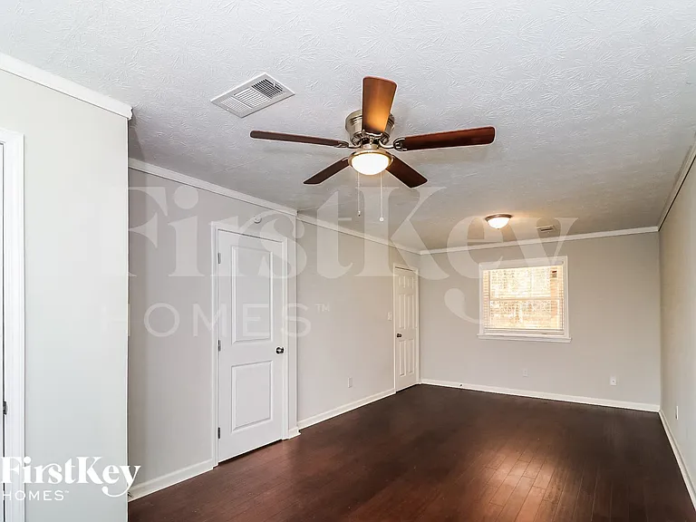 405 Sheringham Ct — Photo 10