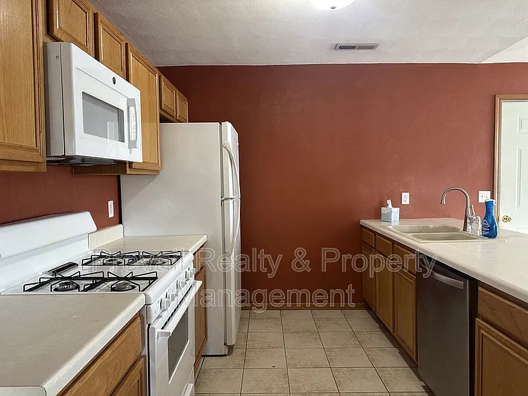 10190 Monarch Rd #1 — Photo 2