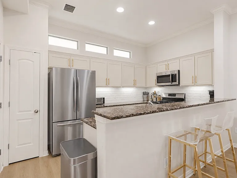 1115 Kinney Ave #19 — Photo 10