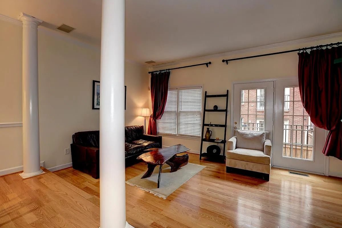 2 bed, 2100 sqft, $4,200 — Photo 4
