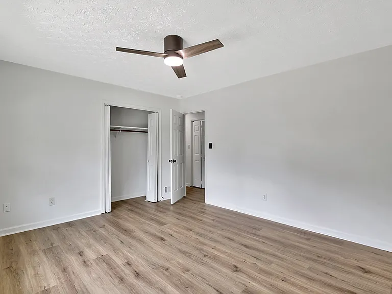 200 Meadowbrook Ct #B — Photo 20