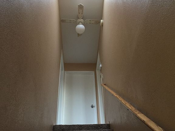 3rd image of 832 Pine Ln