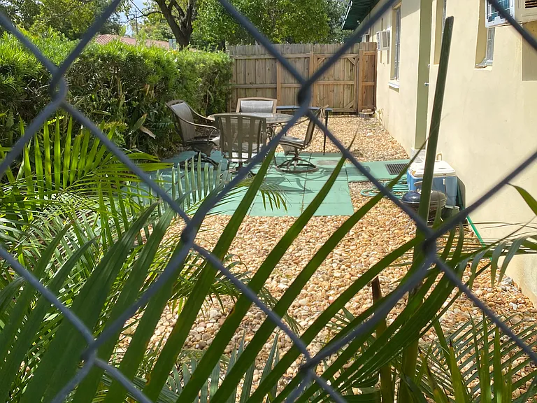 415 SE 11th Ct #8 — Photo 1