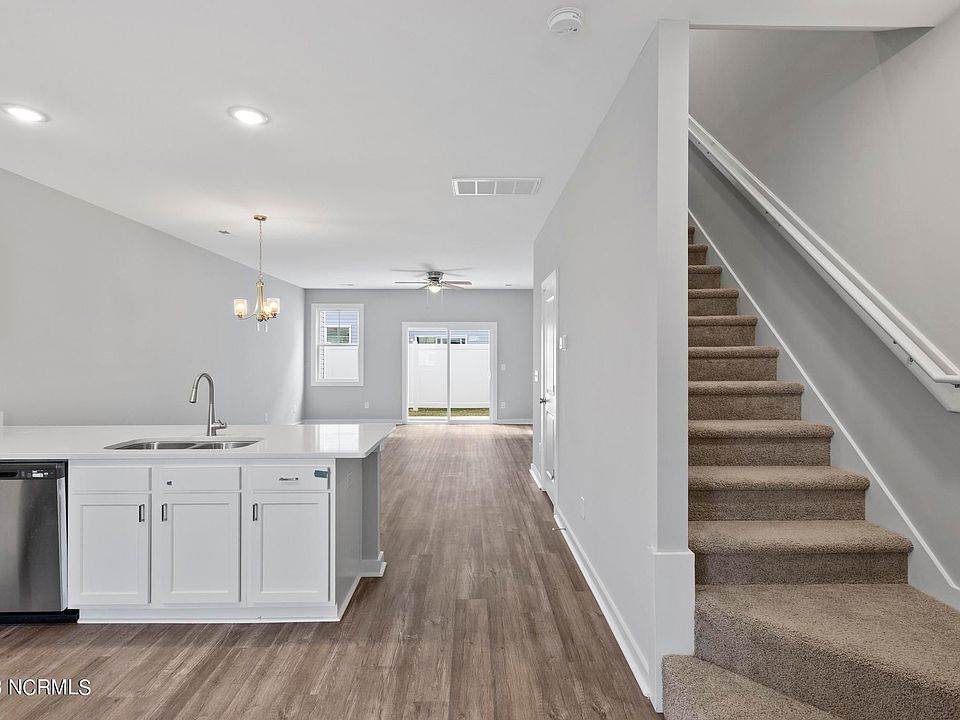 1st image of 433 Sunfish Ln