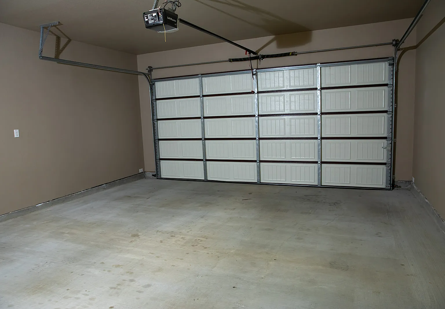 3 bed, 2.5 bath, 1800 sqft, $1,800 — Photo 4