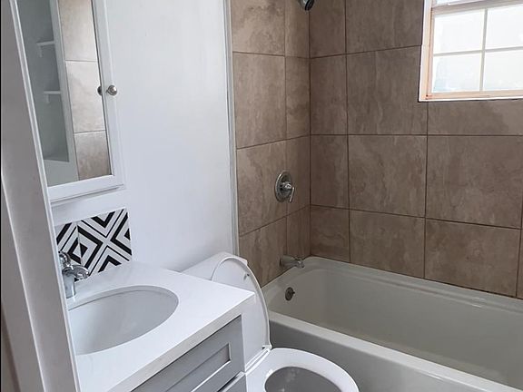 4th image of 2907 Pauger St #2905