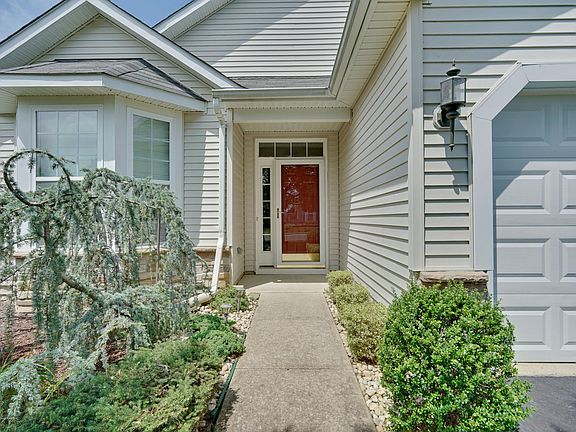 3rd image of 90 Enclave Blvd