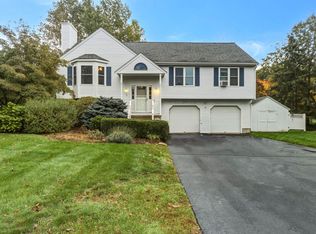 6 Clover Hill Rd, Sutton, MA 01590