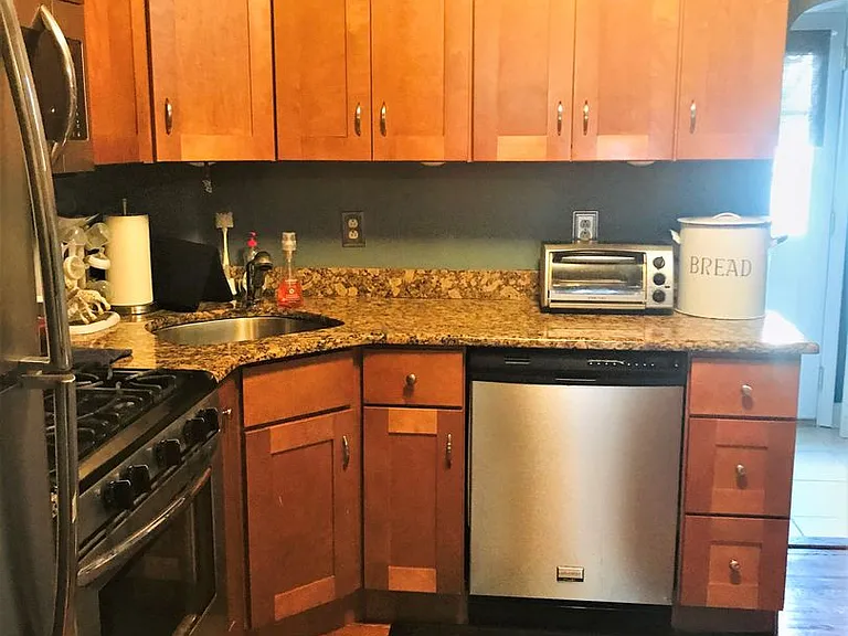 2448 S 2nd St — Photo 8