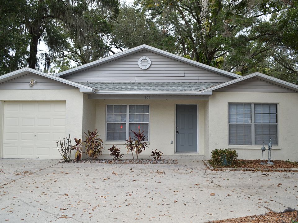 Block home with circular driveway