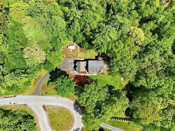 7 Stony Point Dr, Londonderry, NH 03053