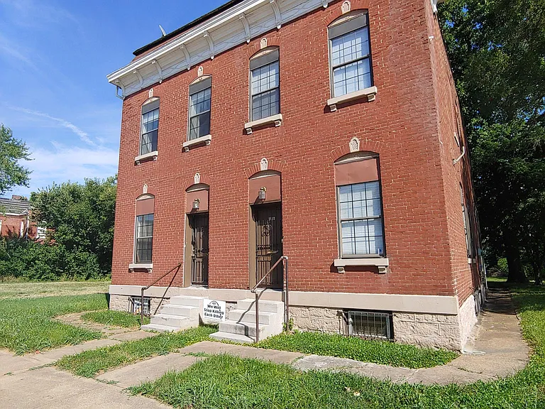 2132 John Ave — Photo 1