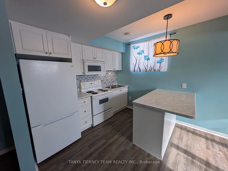 70 Freeland Ave — Photo 8