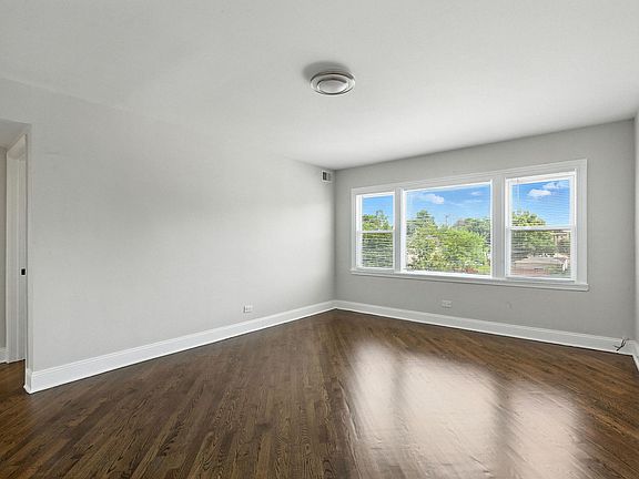 2nd image of 3451 W Montrose Ave Unit 3E