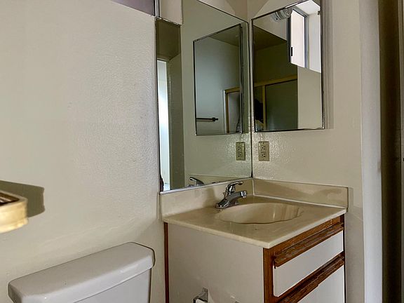 3rd image of 422 N Oxford Ave APT 6