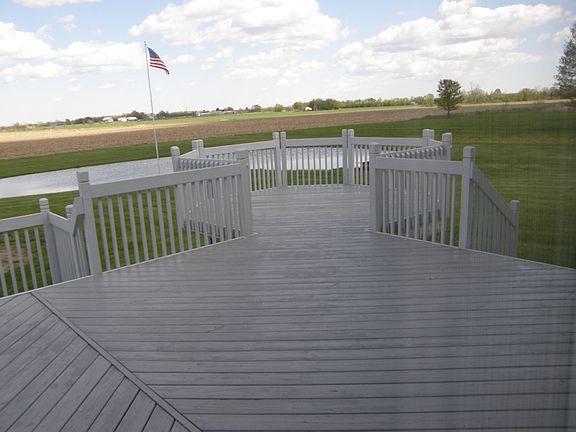 16'x24' deck w/ 12' octagon