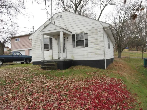 66 Stevenson Ave, Chester, WV 26034