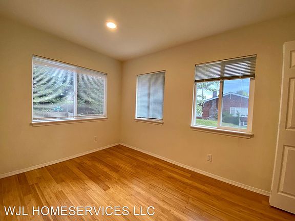 5th image of 5503 5th Ave NE Unit 1