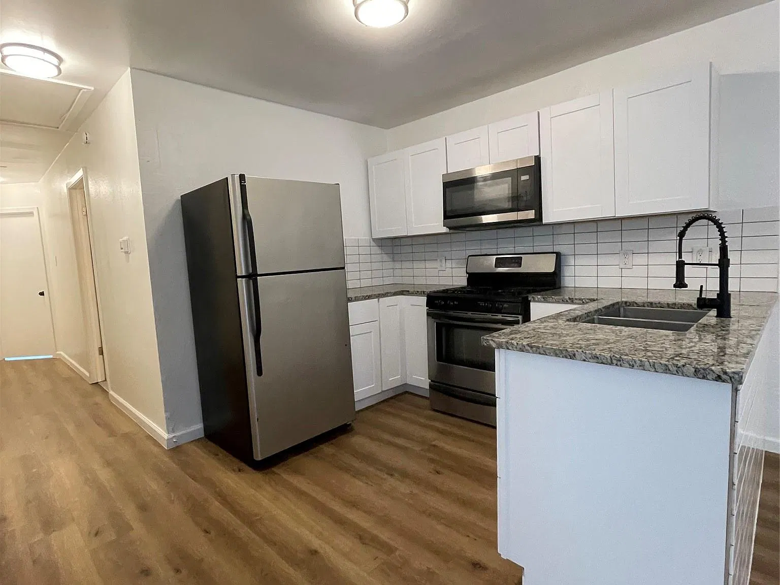 4 bed, 1.5 bath, 2000 sqft, $1,950 — Photo 4