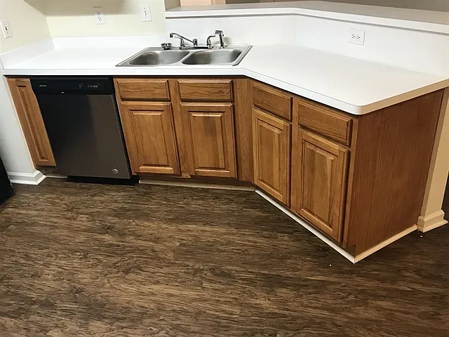 4 bed, 2.0 bath, 2515 sqft, $2,640 — Photo 3
