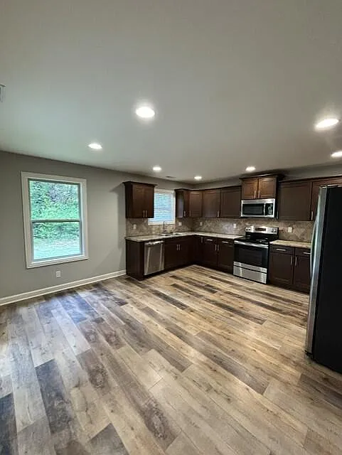 3 bed, 2.0 bath, 1600 sqft, $1,950 — Photo 4