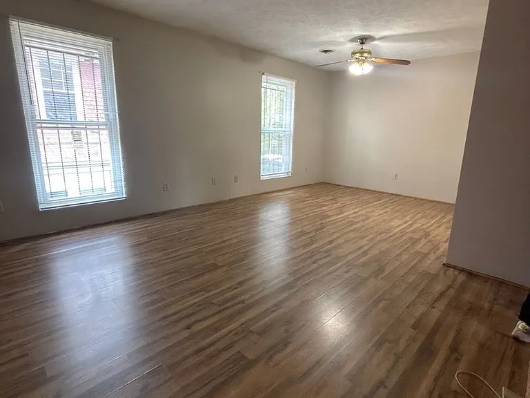 1040 N Highland Ave — Photo 4