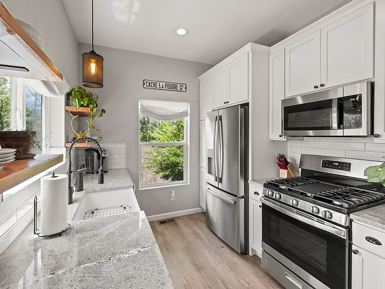815 E Cache La Poudre St #B — Photo 11