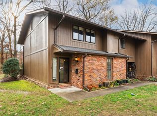 201 Oak Tree Dr, Chapel Hill, NC 27517