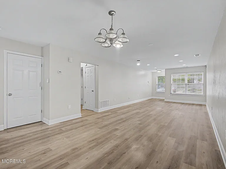 77 Picket Pl — Photo 5