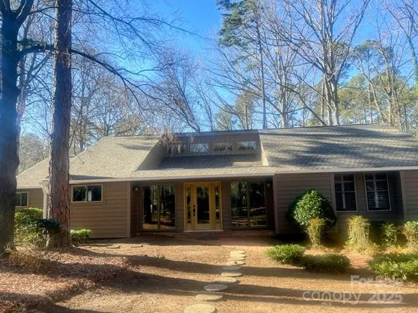 121 Tall Pines Ct, Clover, SC 29710