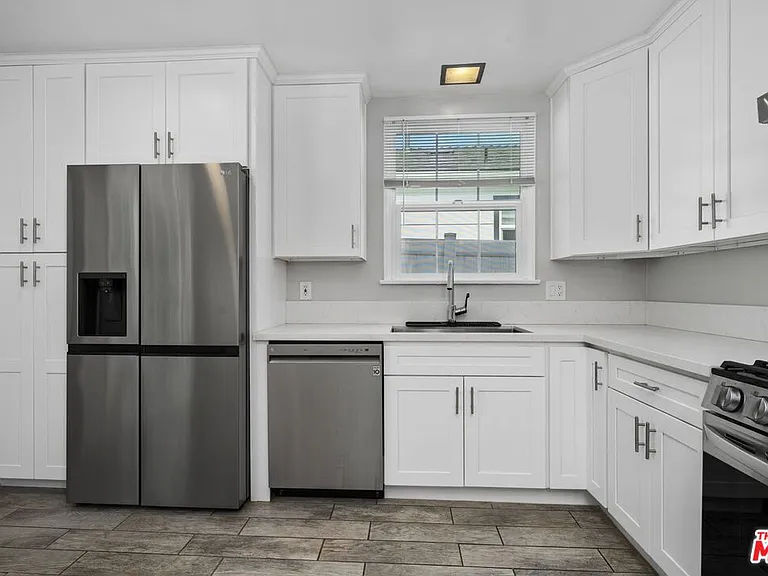 1019 Amherst Ave — Photo 10