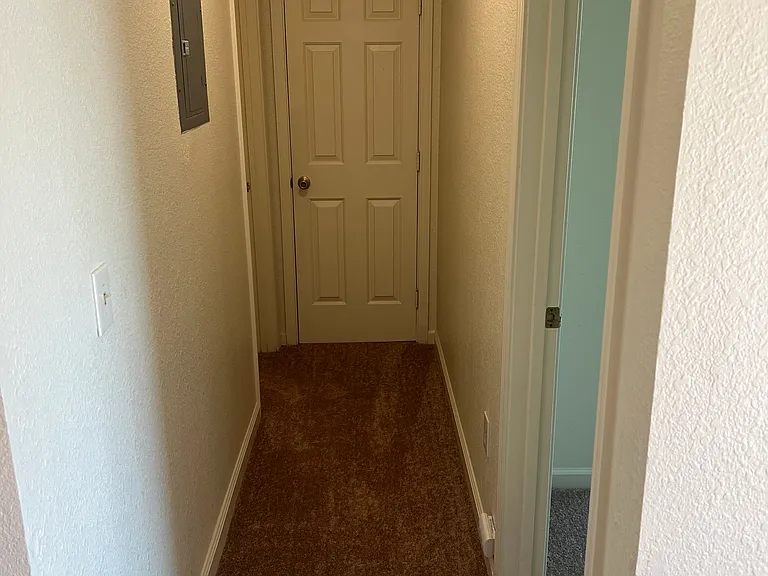 4319 Railroad Ave #6 — Photo 8