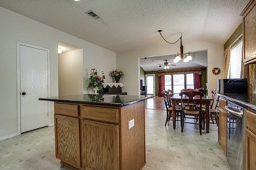 4th image of 905 Topaz Dr