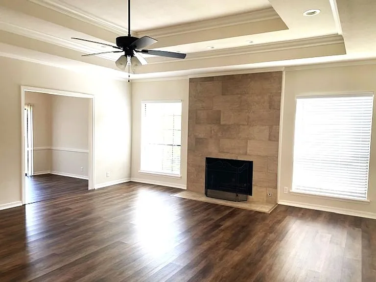 202 Cambridge Rd — Photo 2