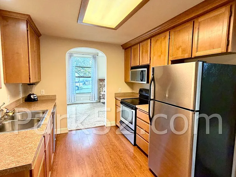 401 North M St #A — Photo 9