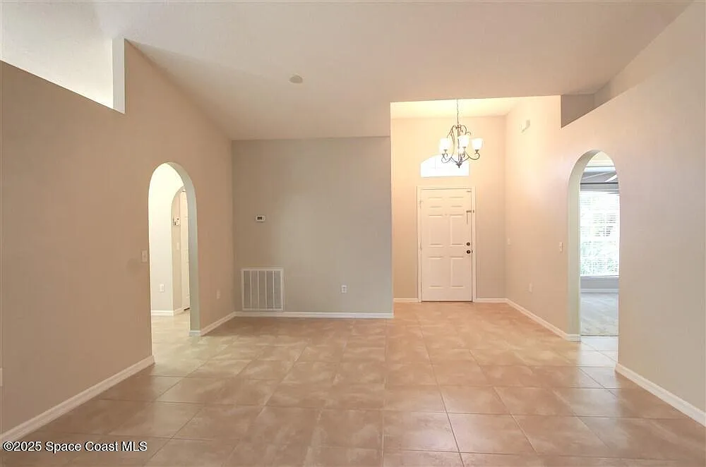 3 bed, 2.0 bath, 1488 sqft, $2,300 — Photo 4