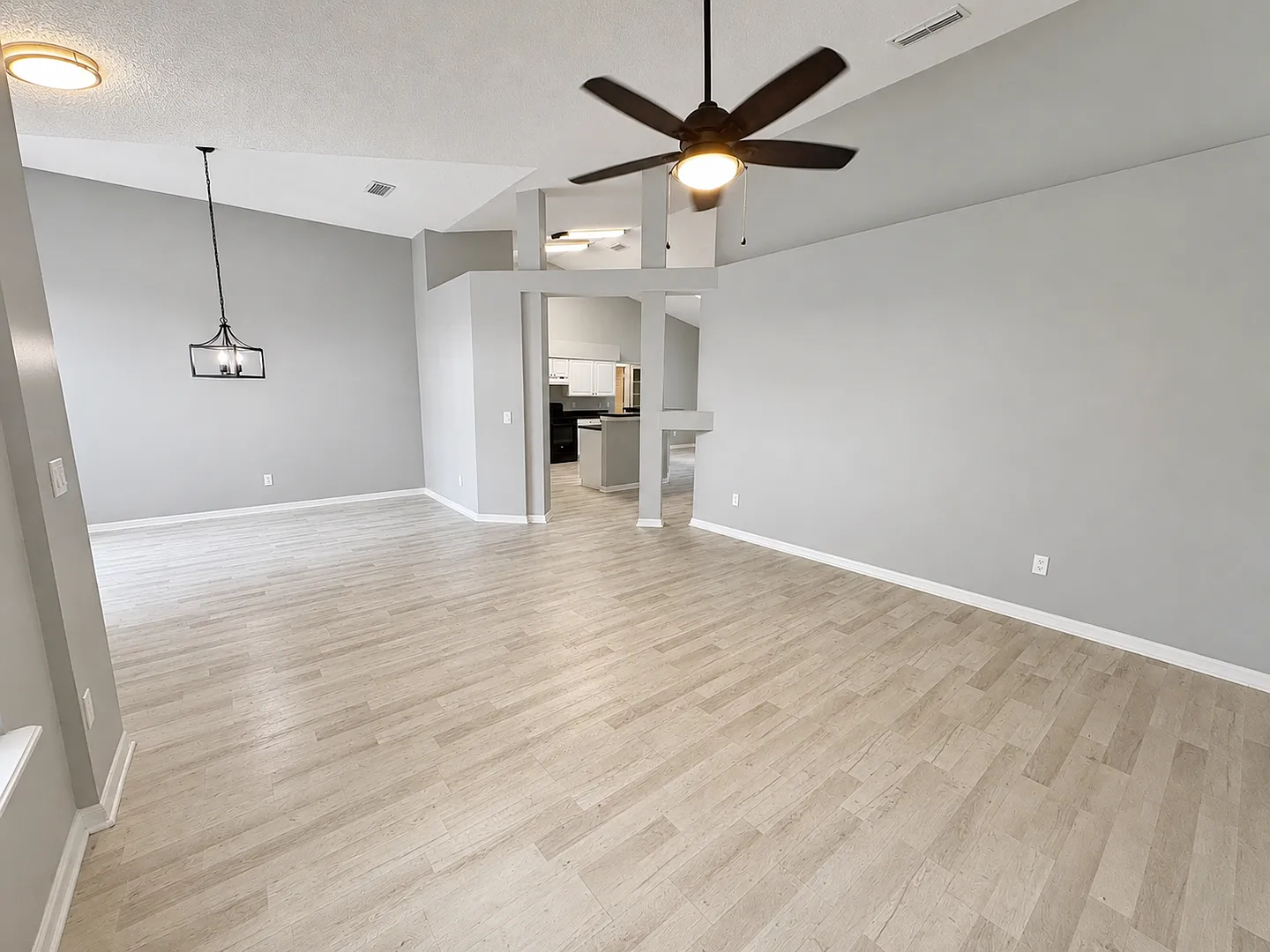 Beautifully updated 3/2 ready for rent — Photo 2
