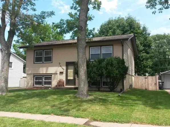 4720 47th St, Moline, IL 61265
