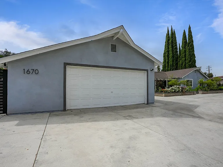 W Cerritos Ave — Photo 36