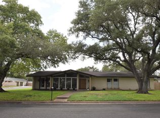 101 N Upton Ave, Schulenburg, TX 78956