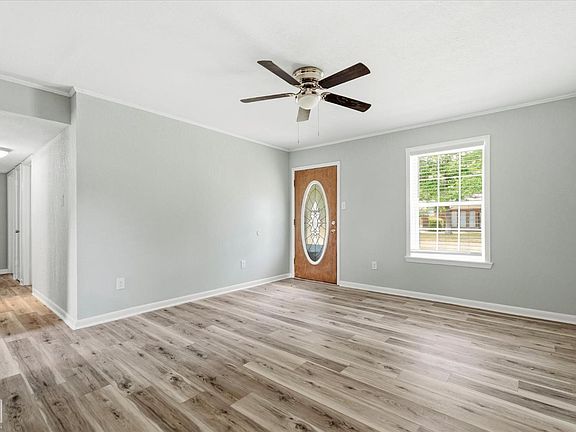 5th image of 122 Diane Dr